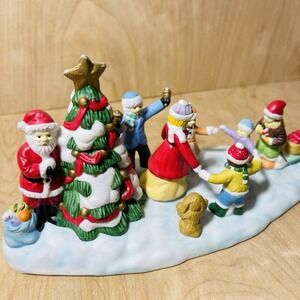 Vintage Santa Comes‎ To Town Christmas Village Figurine Collectible